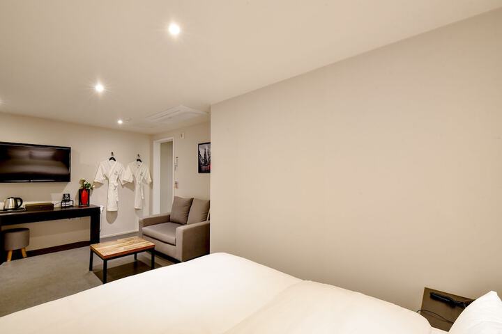 Room 12 of 35