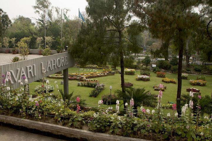 Hotel Exterior 31 of 34