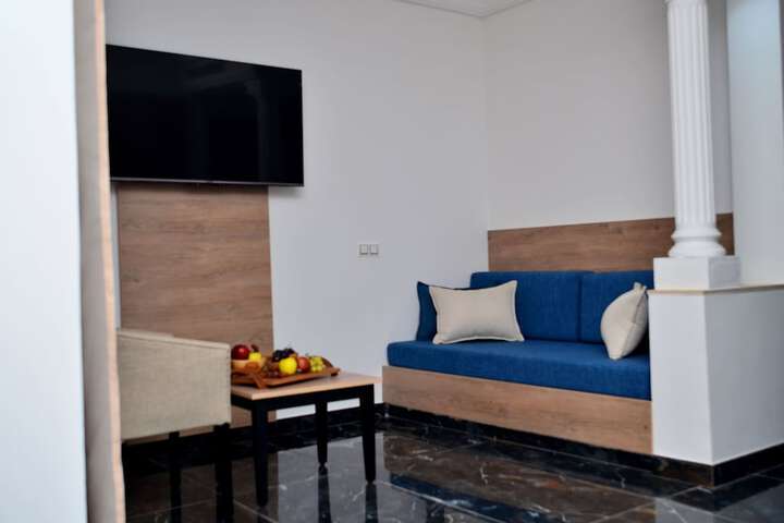 Room 43 of 99