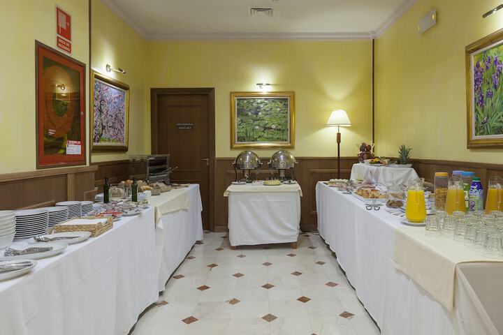 Breakfast area