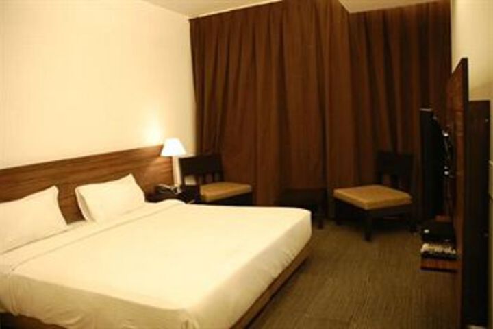 Room 5 of 13