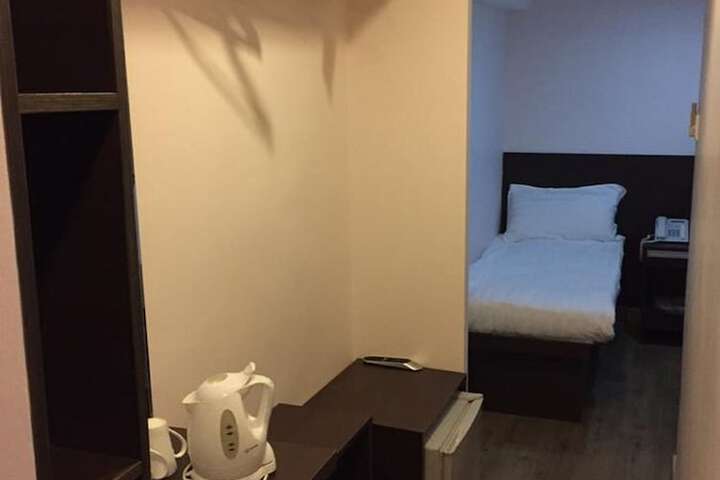 Room 12 of 33