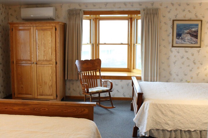 Room 2 of 100