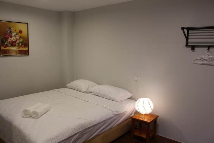Room 3 of 33