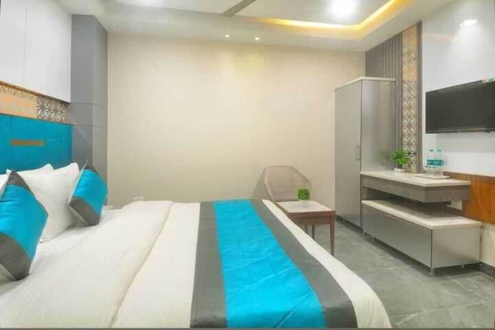 Room 5 of 13