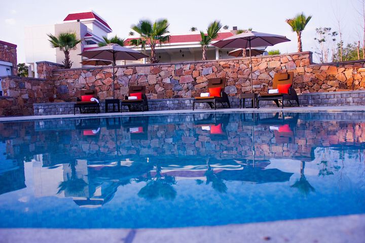 Pool 41 of 64