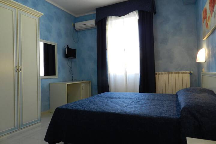 Room 5 of 61
