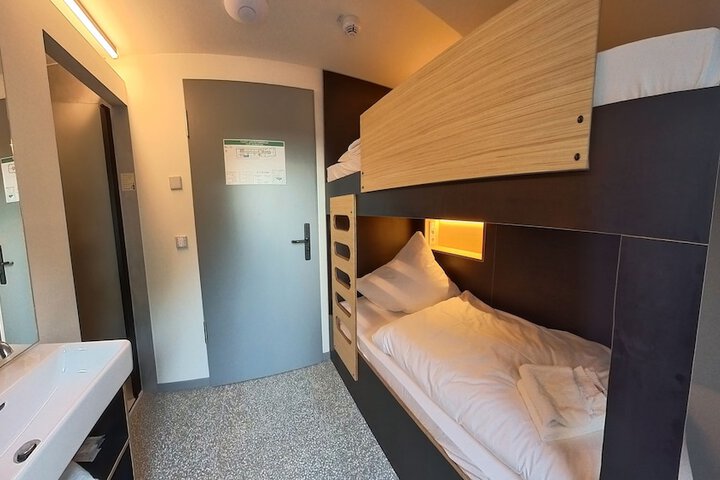 Room 36 of 93