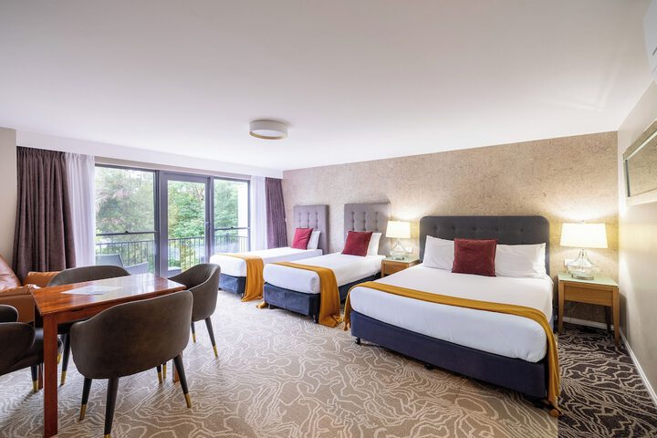 Room 10 of 43