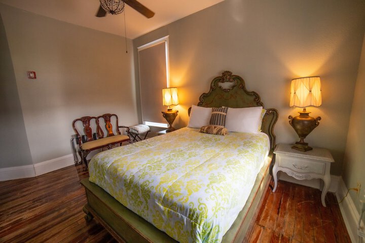 Lodge Premium Cabin Queen Bed (31 of 79)