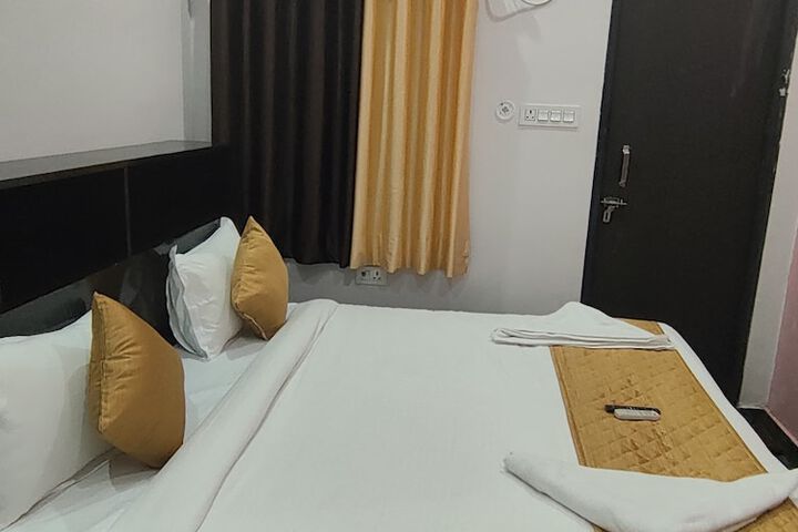 Room 9 of 15