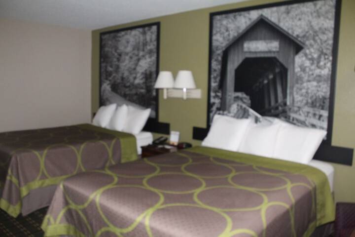2 Queen Beds First Floor (2 of 17)