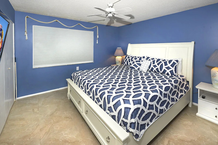 Room 4 of 10