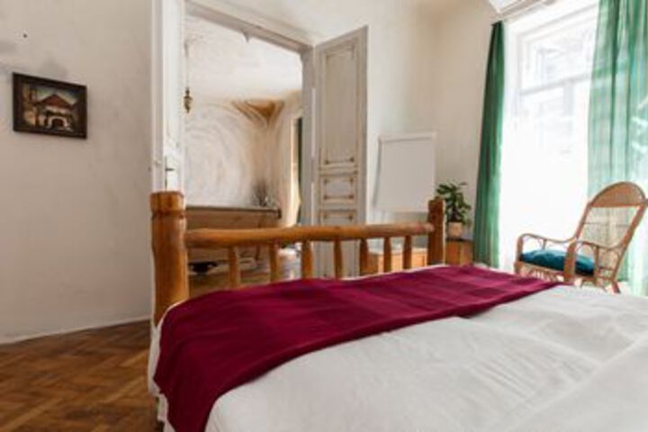 Room 12 of 27