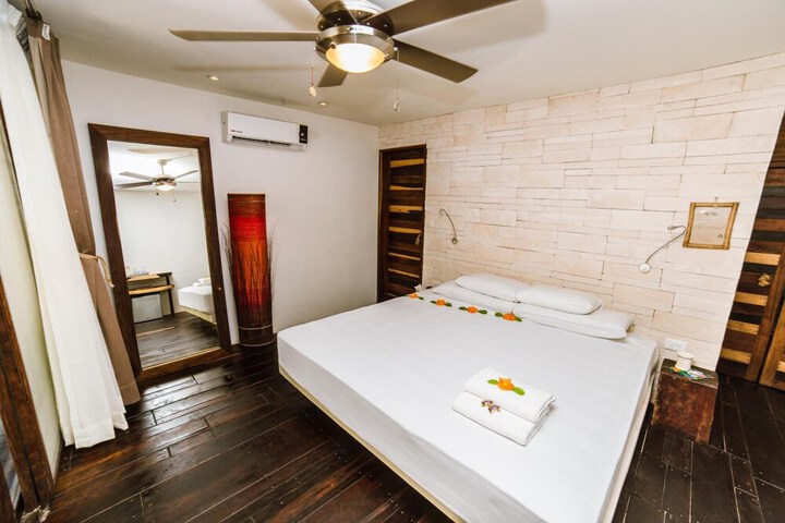 Room 13 of 34