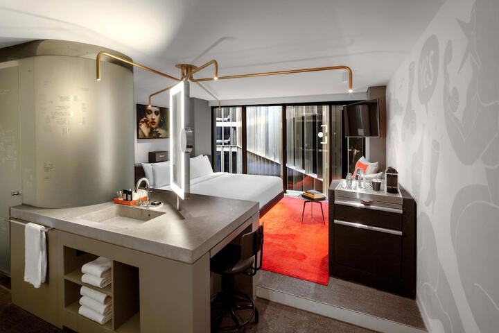 Room 45 of 313