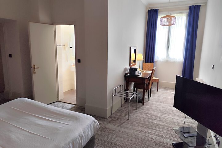 Room 53 of 103