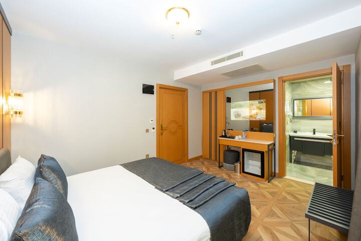 Room 15 of 144