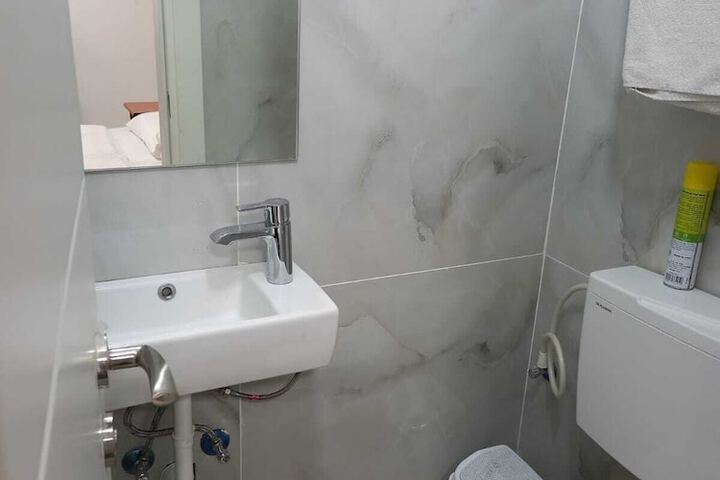 Room 15 of 22