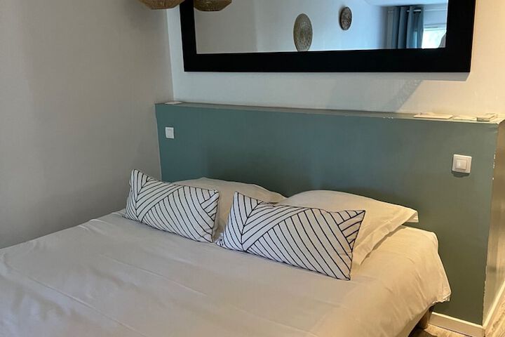 Room 6 of 37
