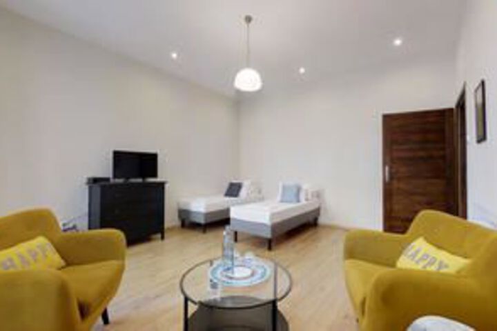 Room 6 of 11