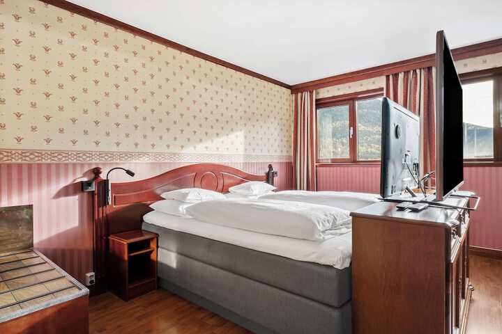 Room 15 of 48