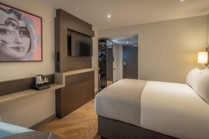 Room 4 of 27