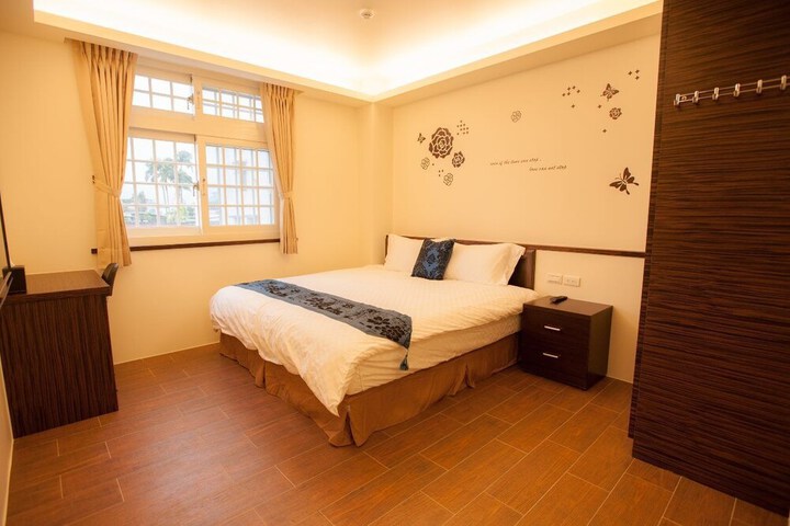 Room 4 of 18