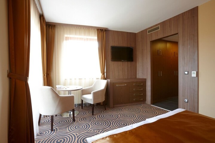 Room 6 of 61