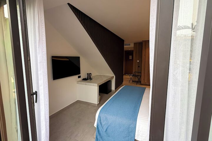 Room 15 of 117