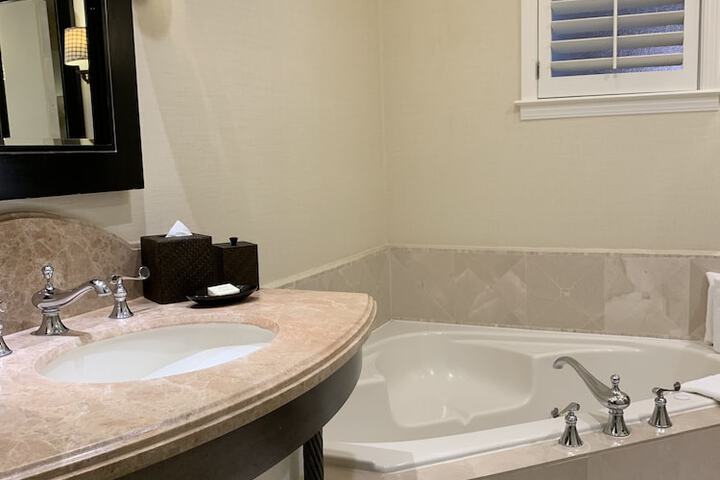 Jetted tub