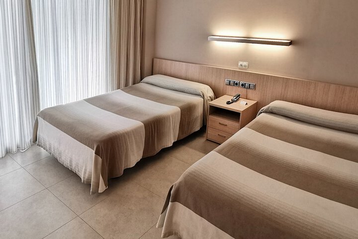 Room 8 of 33