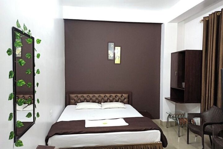 Room 3 of 20