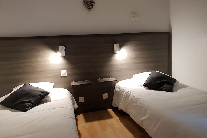 Room 8 of 34