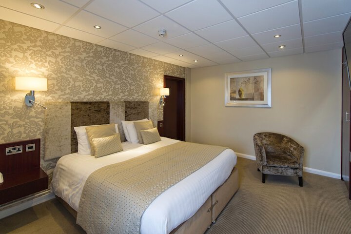 Room 16 of 114