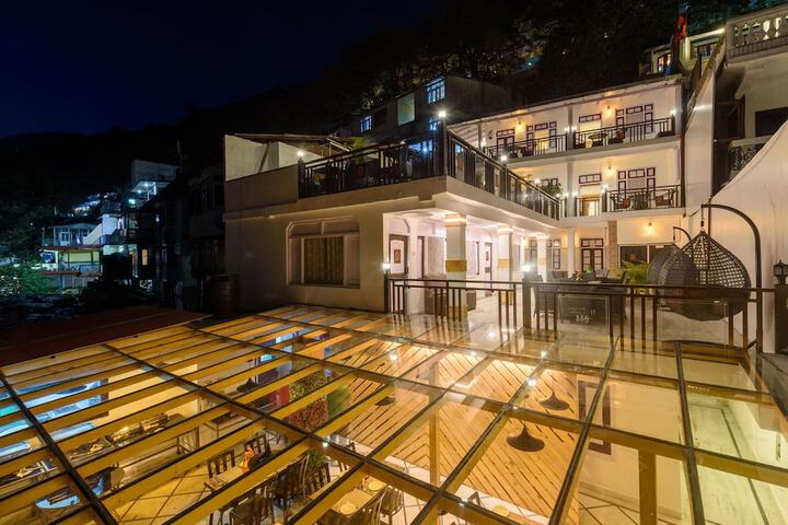 Hotel 74 of 81