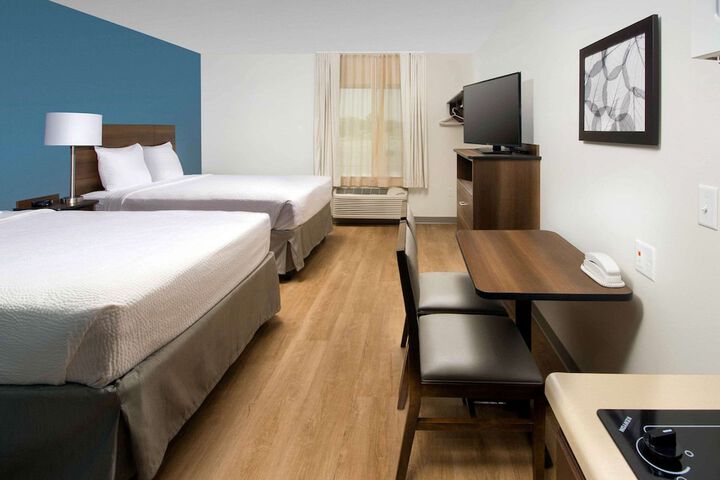 1 Queen Bed (6 of 14)
