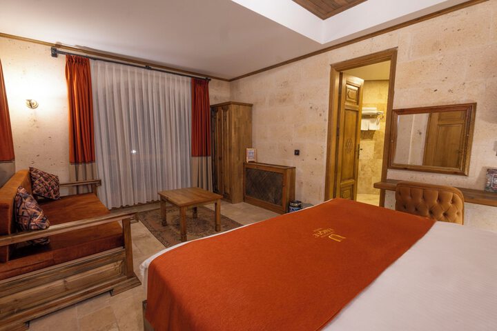 Room 5 of 90