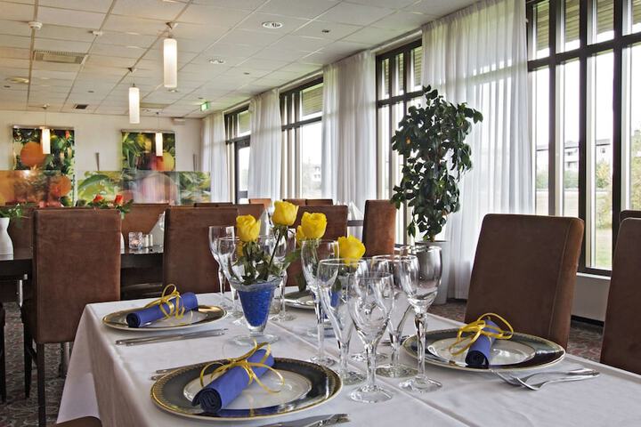 Dining 46 of 62