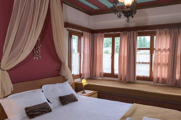 Room 9 of 16