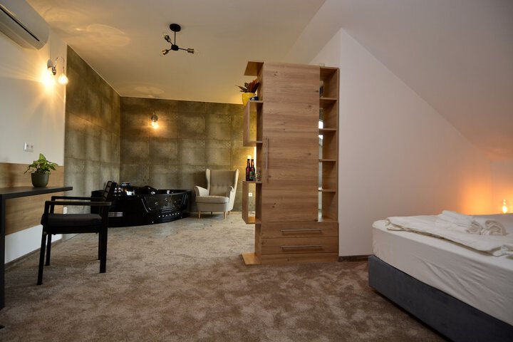 Spa 44 of 62