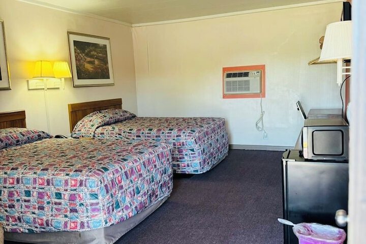Room 10 of 16