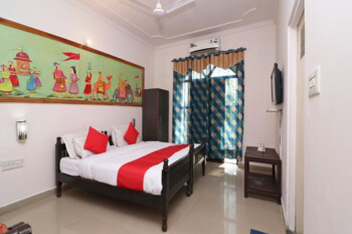 Room 13 of 23