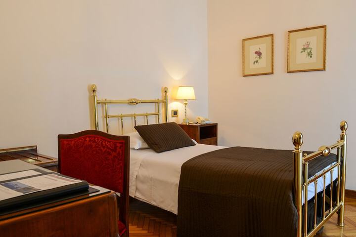 Room 10 of 94