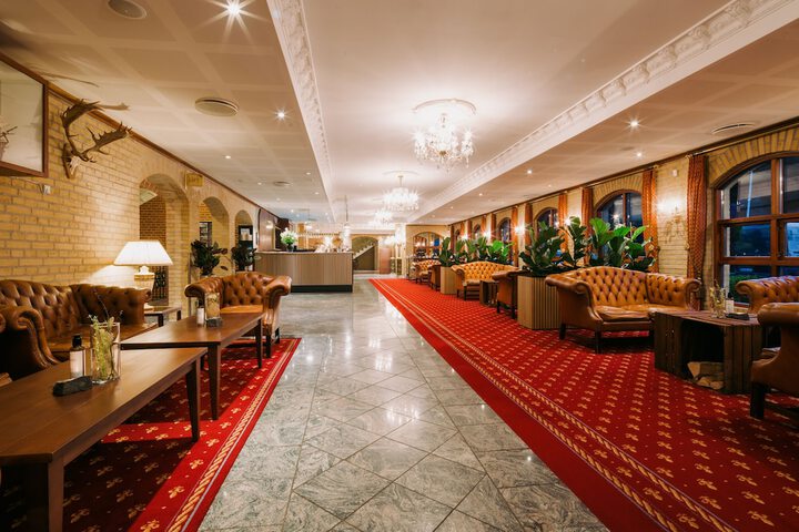 Entrance & Lobby