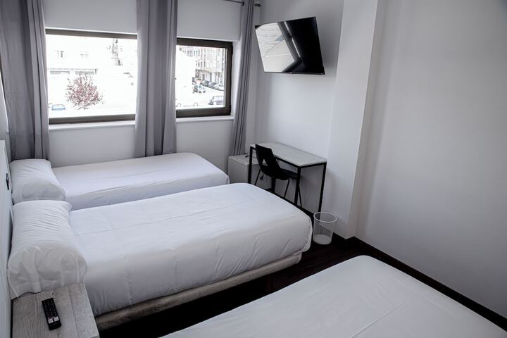 Room 4 of 9