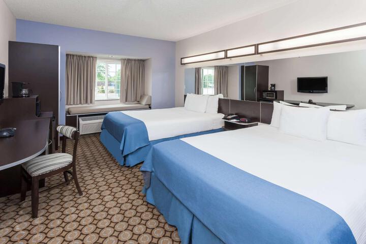 1 Queen Bed (9 of 25)