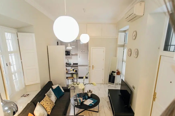 Room 6 of 15