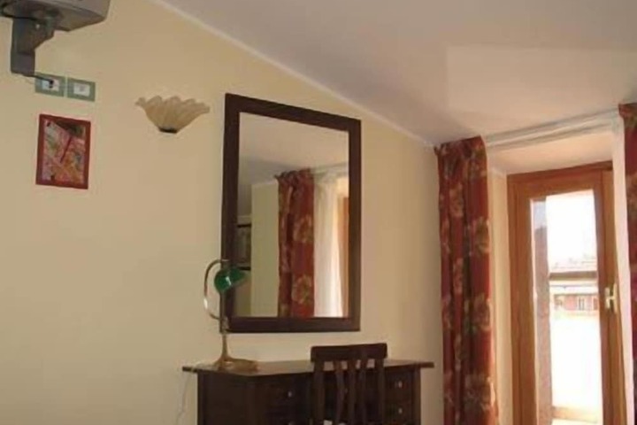 Room 19 of 34