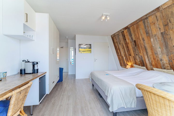 Room 42 of 144